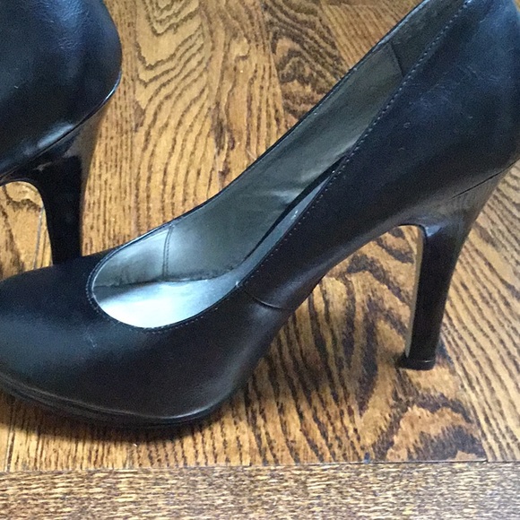 Madden Girl Black Round Toe Pin Up Style Pumps - Picture 8 of 10